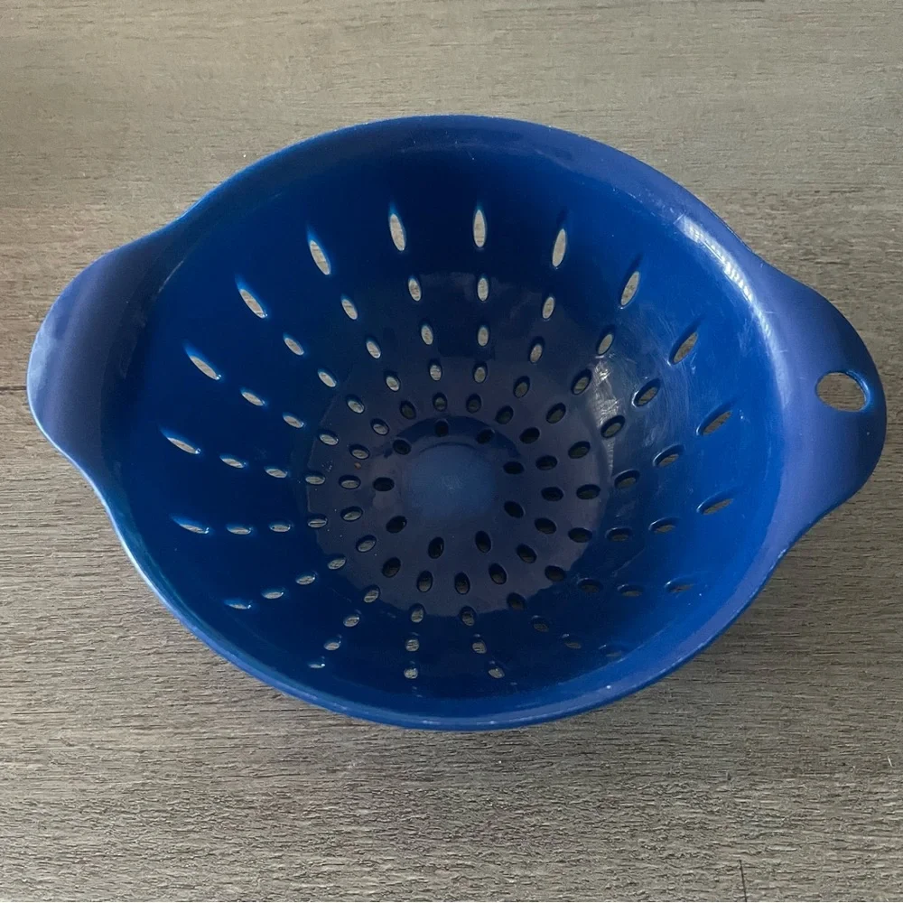 Small Plastic Kitchen Strainer - Picture 3 of 3